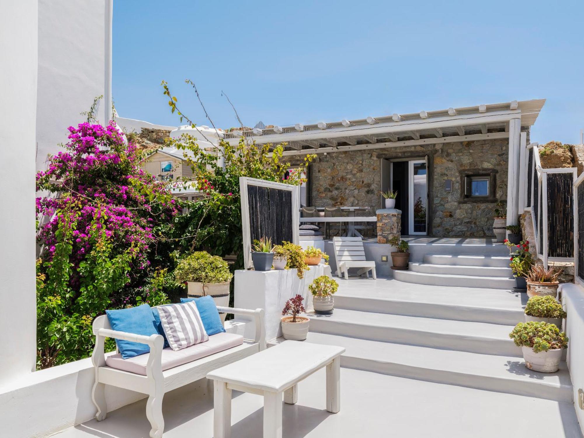 The Mykonist Merchia Beach Villas & Suites Экстерьер фото